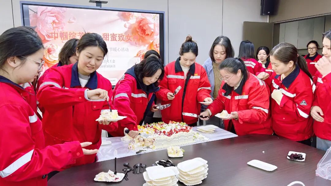 巾幗綻芳華 甜蜜致女神，宜化化機開展“三八”婦女節蛋糕DIY活動(圖9)